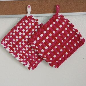 Be Mine Set Of 2 Red and White Woven Pot Holders